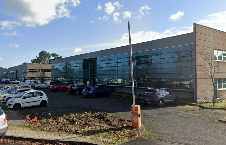 Office in Mérignac for lease - Building Photo - Image 2 of 2