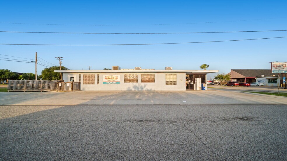 230 W 2nd St, Freeport, TX à vendre - Photo du bâtiment - Image 2 de 15
