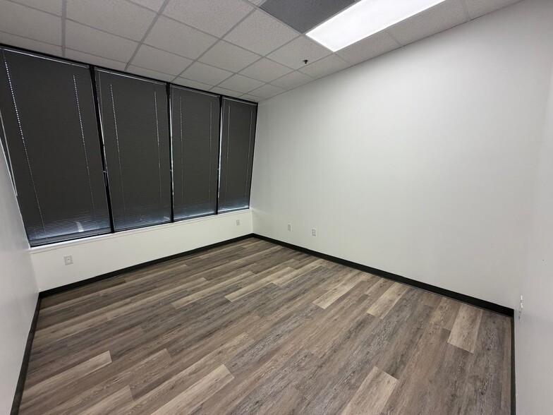 13191 56th Ct, Clearwater, FL for lease - Building Photo - Image 3 of 15
