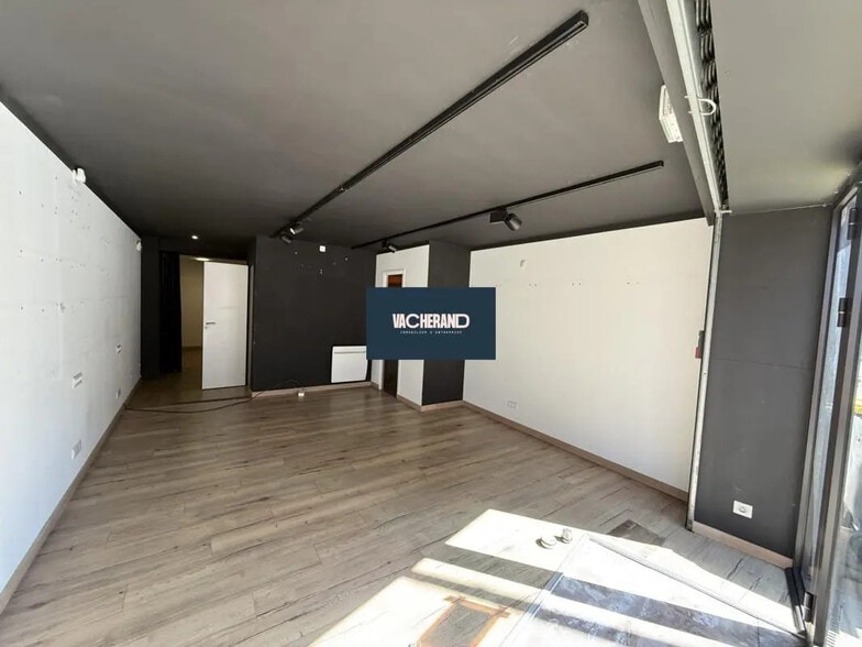 Retail in Lambersart for lease - Building Photo - Image 3 of 10