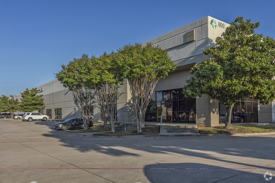 800 Industrial Blvd, Grapevine, TX for lease - Building Photo - Image 1 of 6