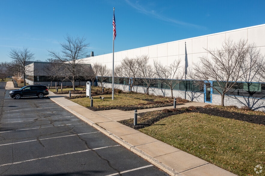 631 US Highway 1, North Brunswick, NJ for lease - Building Photo - Image 3 of 9