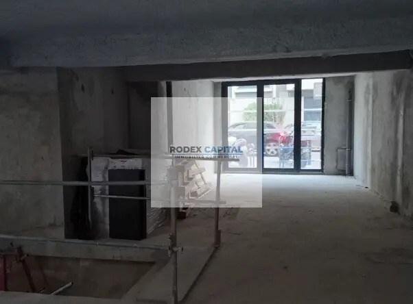 Retail in Suresnes for lease - Building Photo - Image 2 of 6