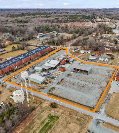 1221 Thrower Rd, Pleasant Garden, NC for sale - Primary Photo - Image 1 of 9