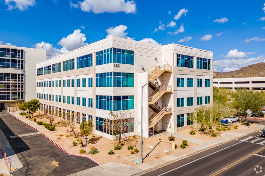 9250 N 3rd St, Phoenix, AZ à louer - Photo du bâtiment - Image 2 de 3