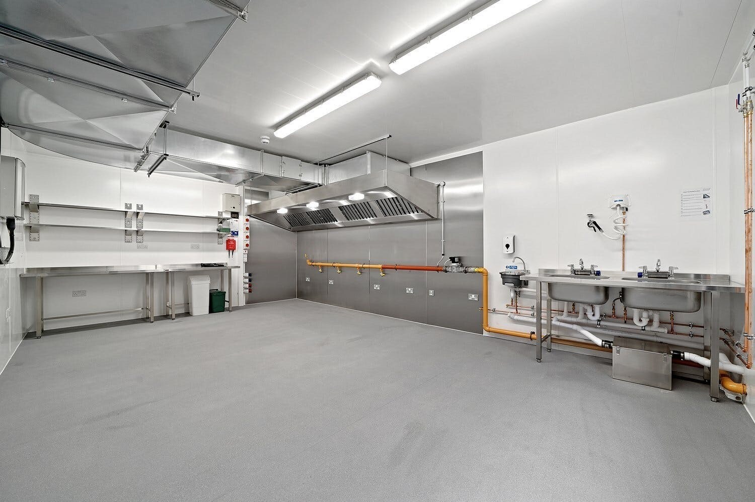 110-118 Markfield Rd, Londres à louer Photo du bâtiment- Image 1 de 6