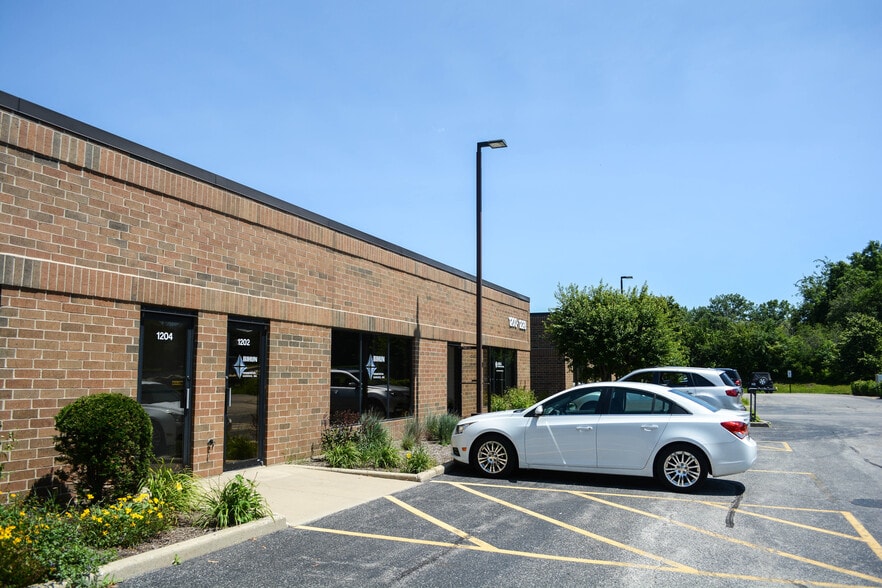 1200-1228 Allanson Rd, Mundelein, IL for sale - Building Photo - Image 2 of 12