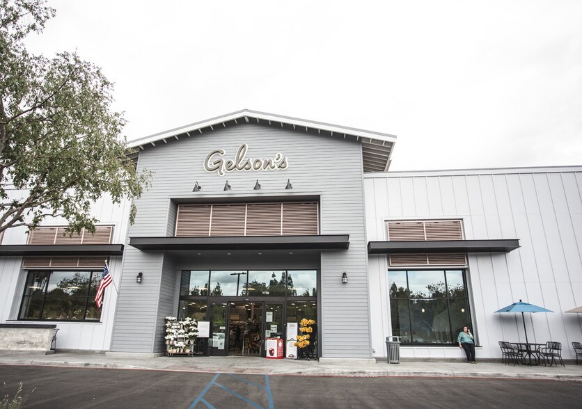 1724-1772 Avenida De Los Arboles, Thousand Oaks, CA à louer - Photo du bâtiment - Image 3 de 38