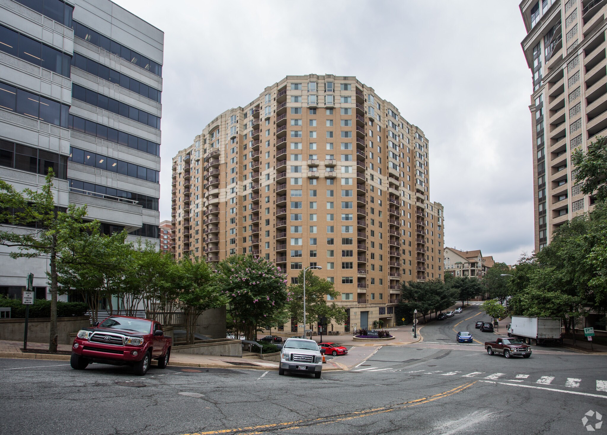 2250 Clarendon Blvd, Arlington, VA à louer Photo principale- Image 1 de 53