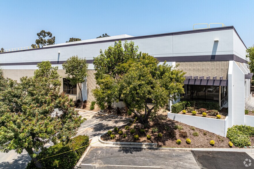 542 W Covina Blvd, San Dimas, CA à louer - Photo du bâtiment - Image 3 de 11