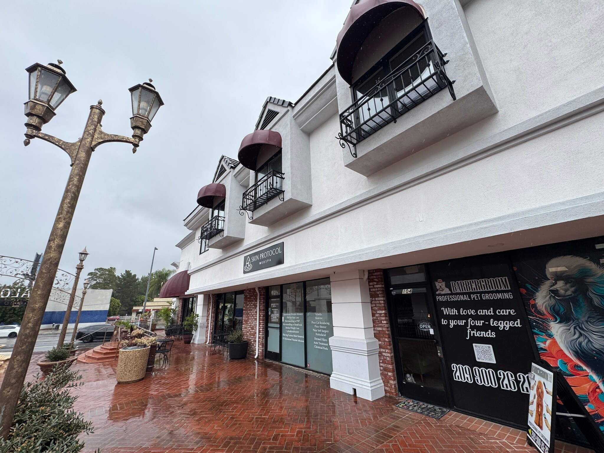 15928 Ventura Blvd, Encino, CA à louer Photo du bâtiment- Image 1 de 10