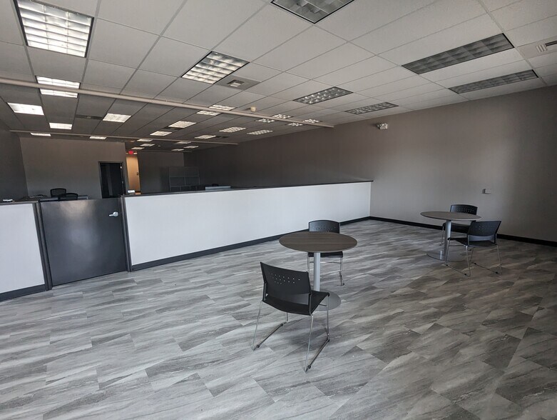 7530 Pershing Blvd, Kenosha, WI à louer - Photo du bâtiment - Image 2 de 9