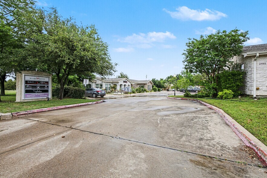 2451-2461 Robinson Rd, Grand Prairie, TX à vendre - Photo du bâtiment - Image 3 de 50