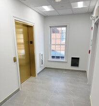 1063 Boston Post Rd, Darien, CT à louer Hall d’entrée- Image 2 de 2