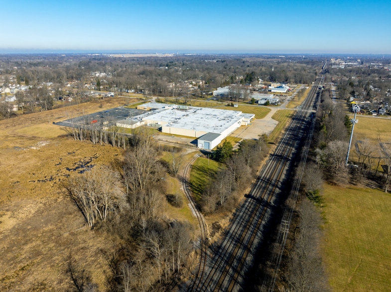 7920 Mapleway Dr, Olmsted Falls, OH à louer - Aérien - Image 2 de 2