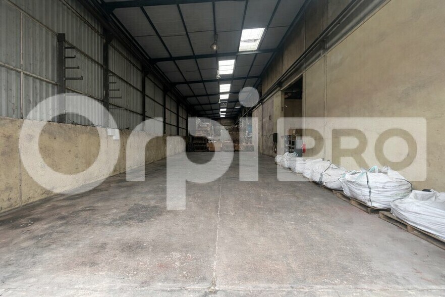 Flex in Ternay for lease - Building Photo - Image 3 of 3