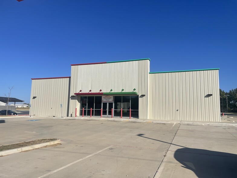 124 E Highway, Holdenville, OK for lease - Building Photo - Image 2 of 3