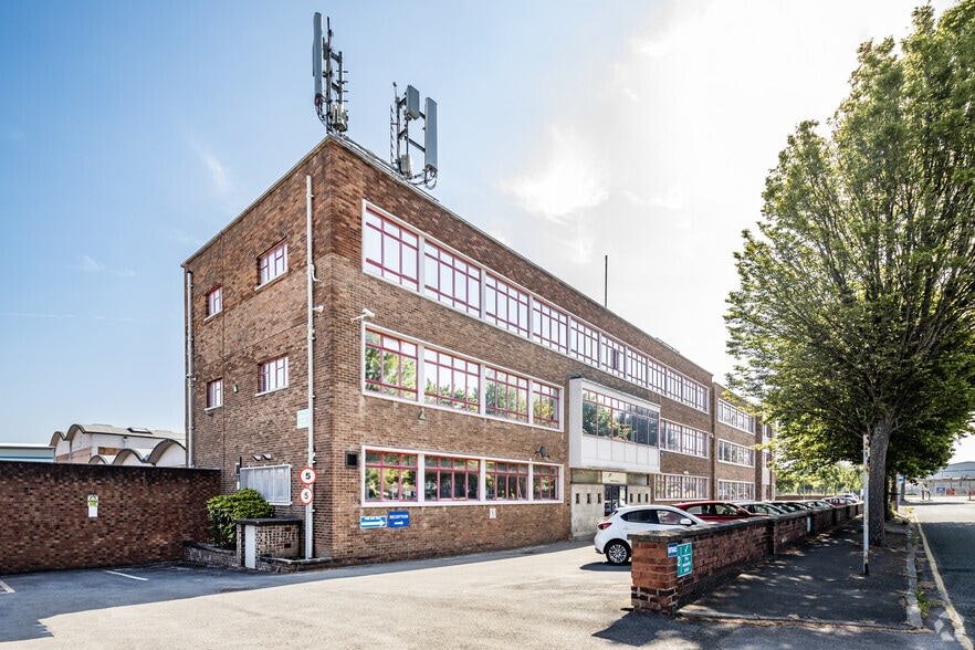 Port Causeway, Wirral for lease - Building Photo - Image 2 of 5