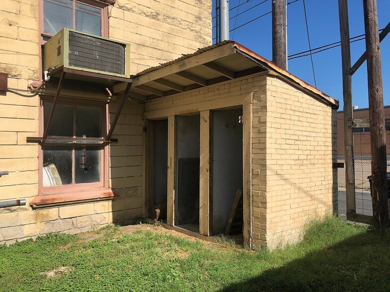 000 Wolters, Schulenburg, TX for sale - Building Photo - Image 2 of 12