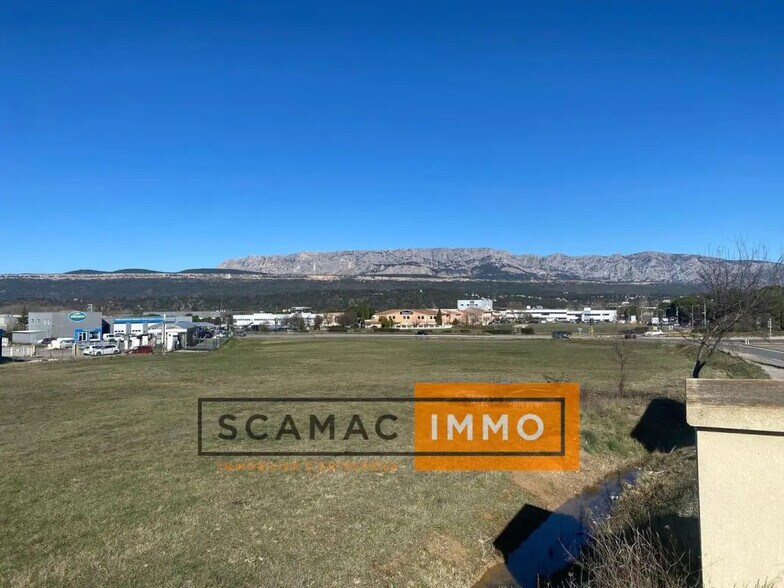 Bureau dans Rousset à louer - Photo du bâtiment - Image 3 de 4