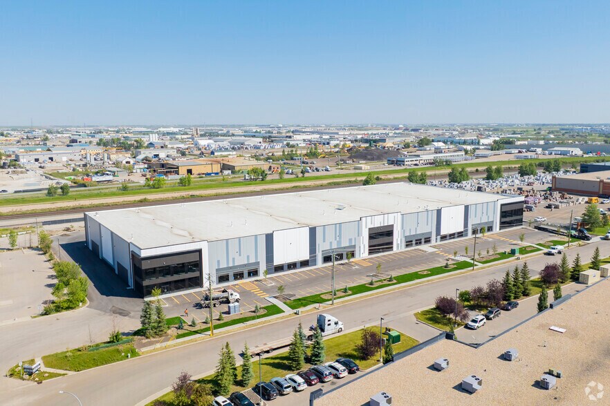 4750 102 Av SE, Calgary, AB à louer - Aérien - Image 3 de 4