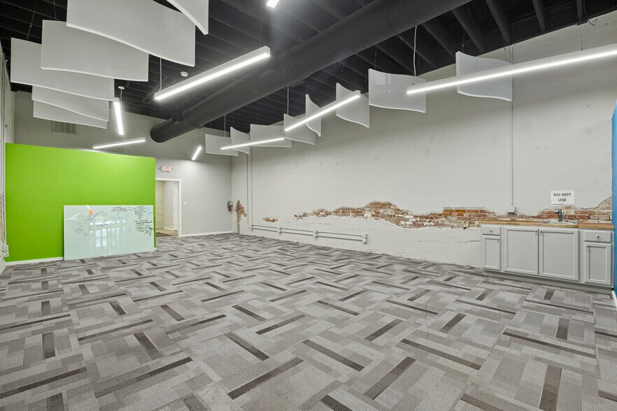 111 N 4th St, Wills Point, TX à vendre - Photo du bâtiment - Image 3 de 11