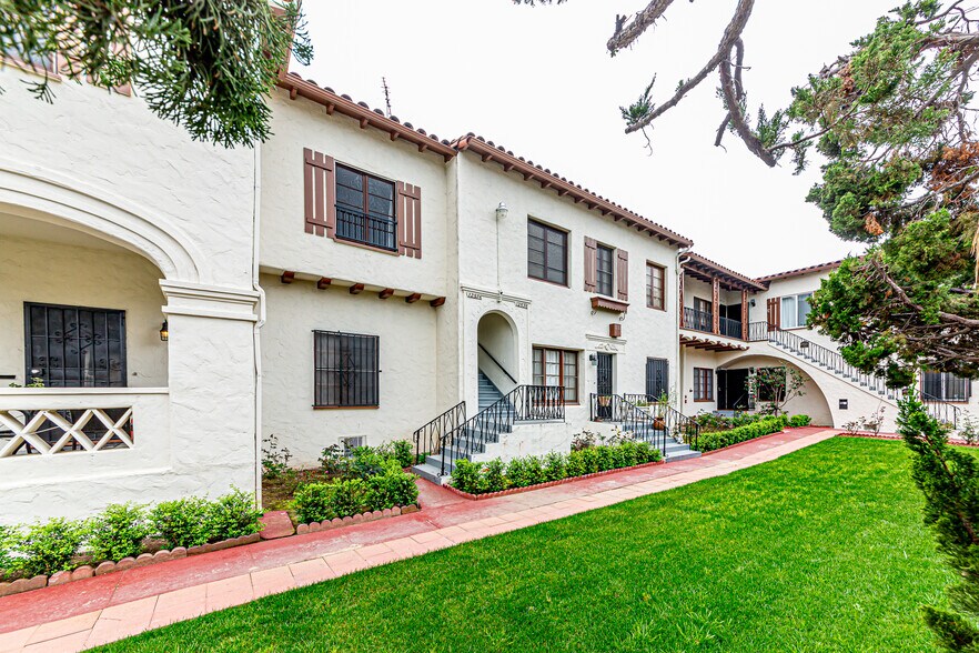 1251 S Wilton Pl, Los Angeles, CA à vendre - Photo du bâtiment - Image 3 de 37