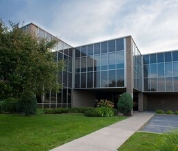 2120 Av Victoria, Longueuil, QC for lease Building Photo- Image 1 of 3