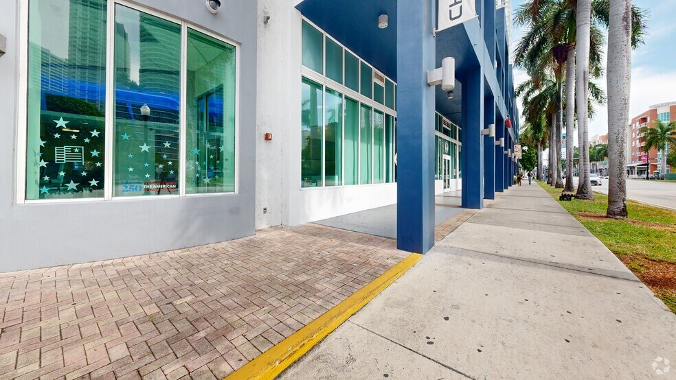 Trophy Retail Portfolio | Chase Anchored portefeuille de 11 propriétés à vendre sur LoopNet.ca - Numérisation 3D de Matterport - Image 2 de 51