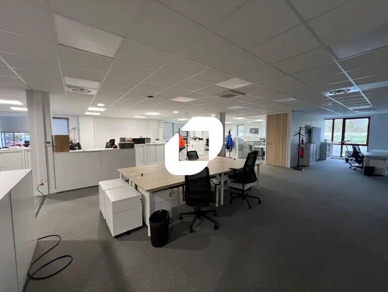 Office in Lesquin for lease - Interior Photo - Image 2 of 11
