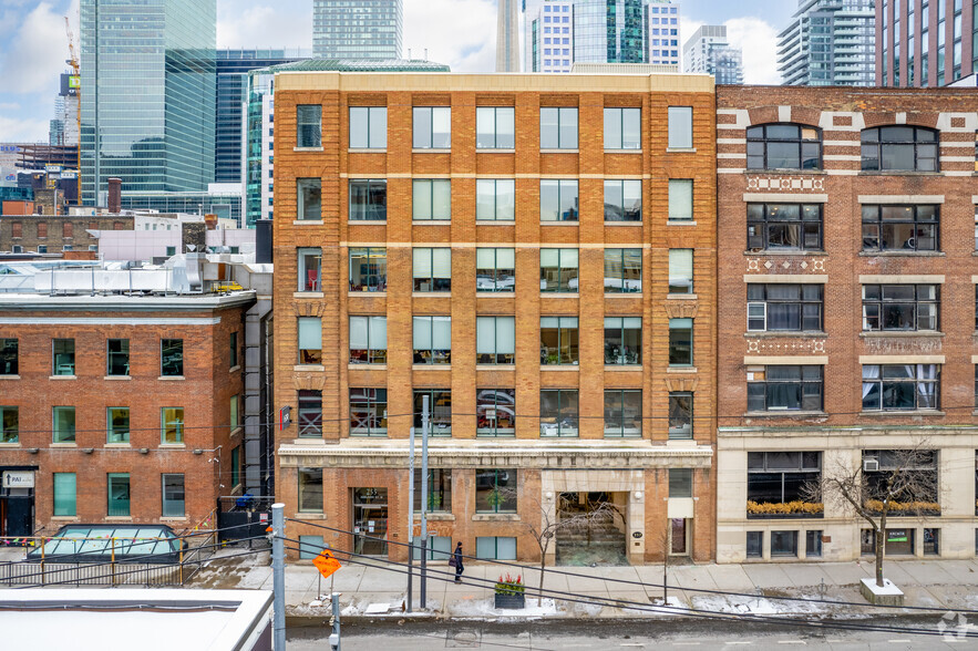 257 Adelaide St W, Toronto, ON for lease - Primary Photo - Image 1 of 4