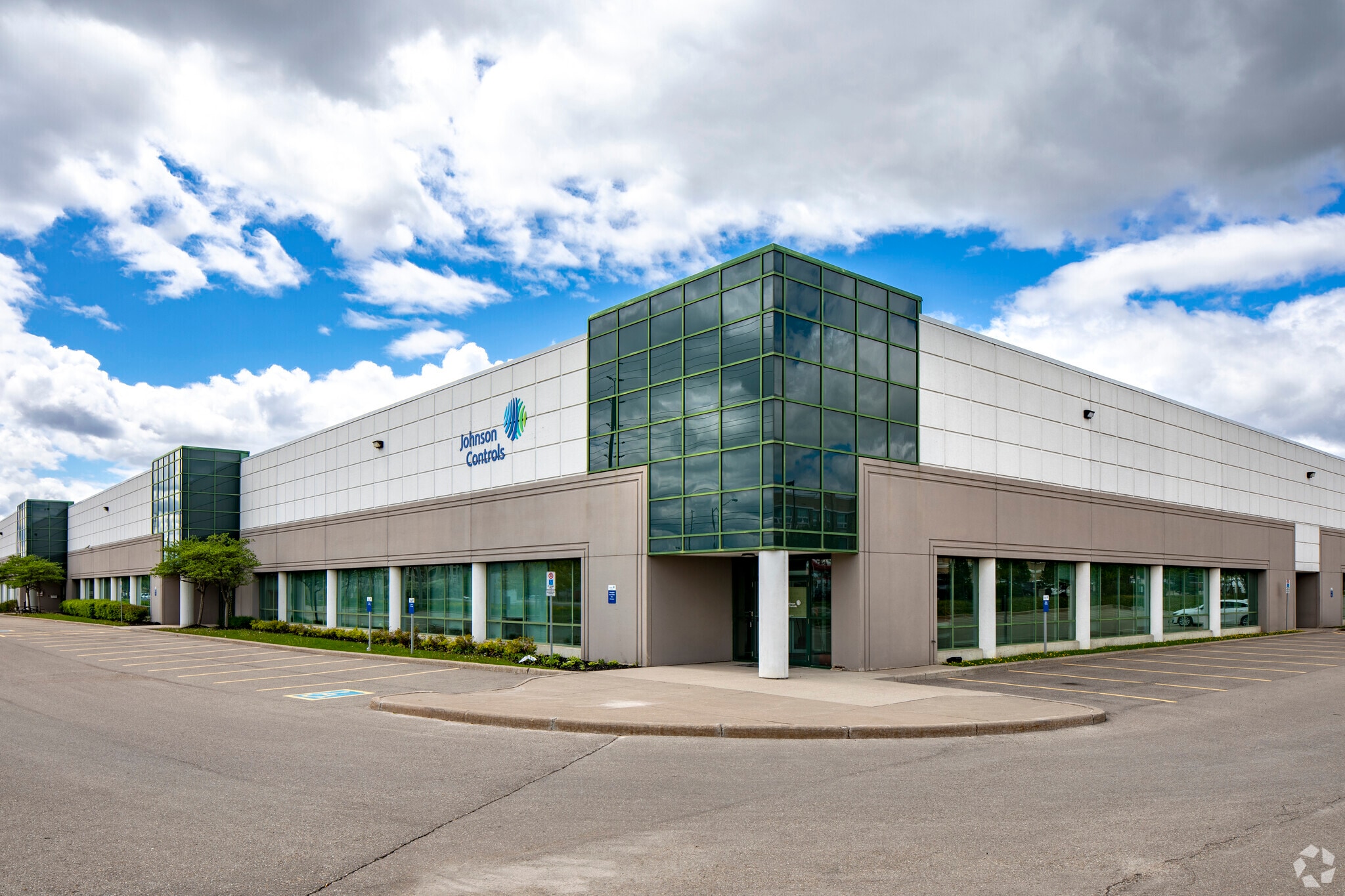 2400 Skymark Ave, Mississauga, ON for lease Primary Photo- Image 1 of 4