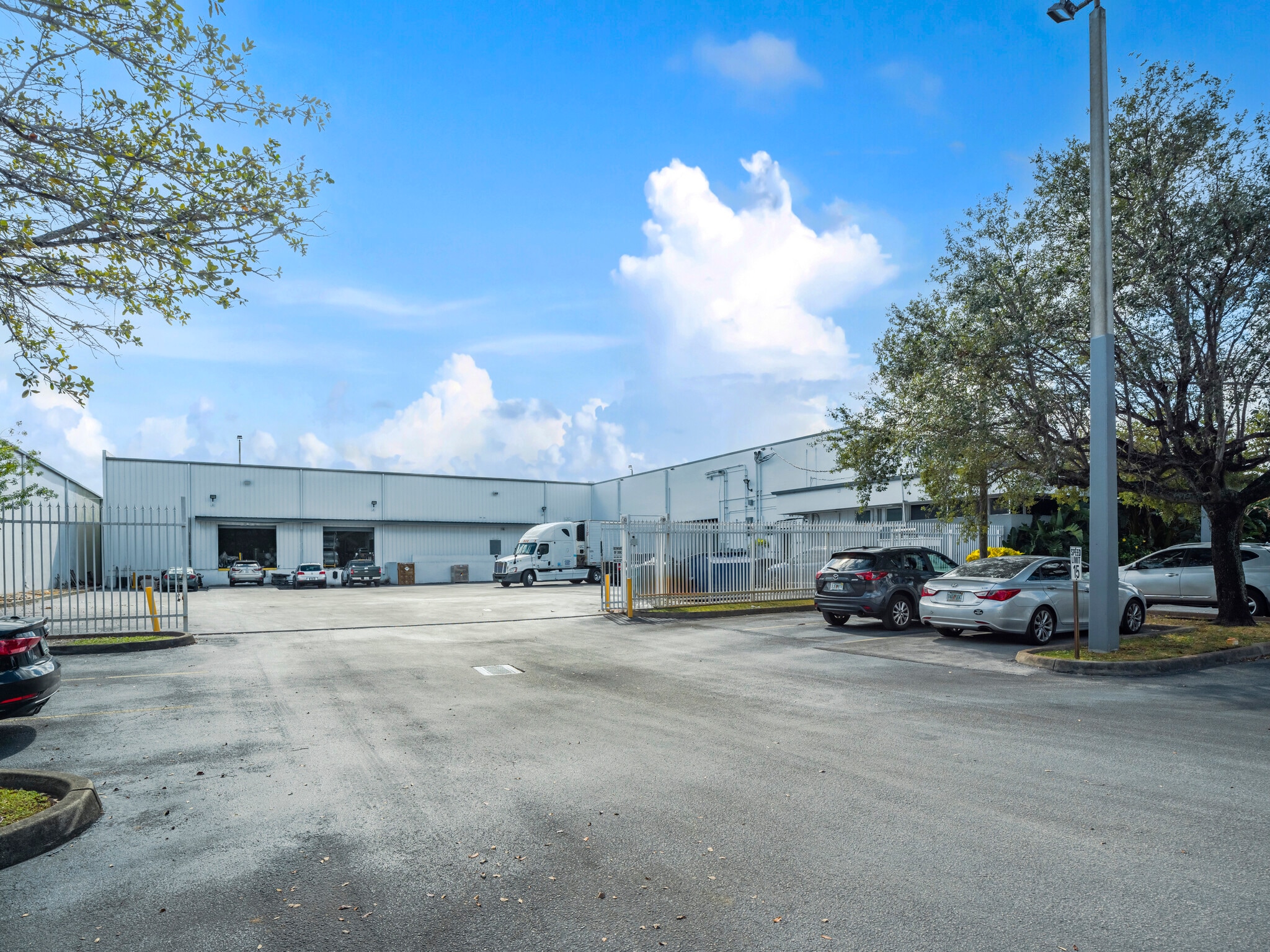 50 NE 179th St, Miami, FL for lease Building Photo- Image 1 of 45