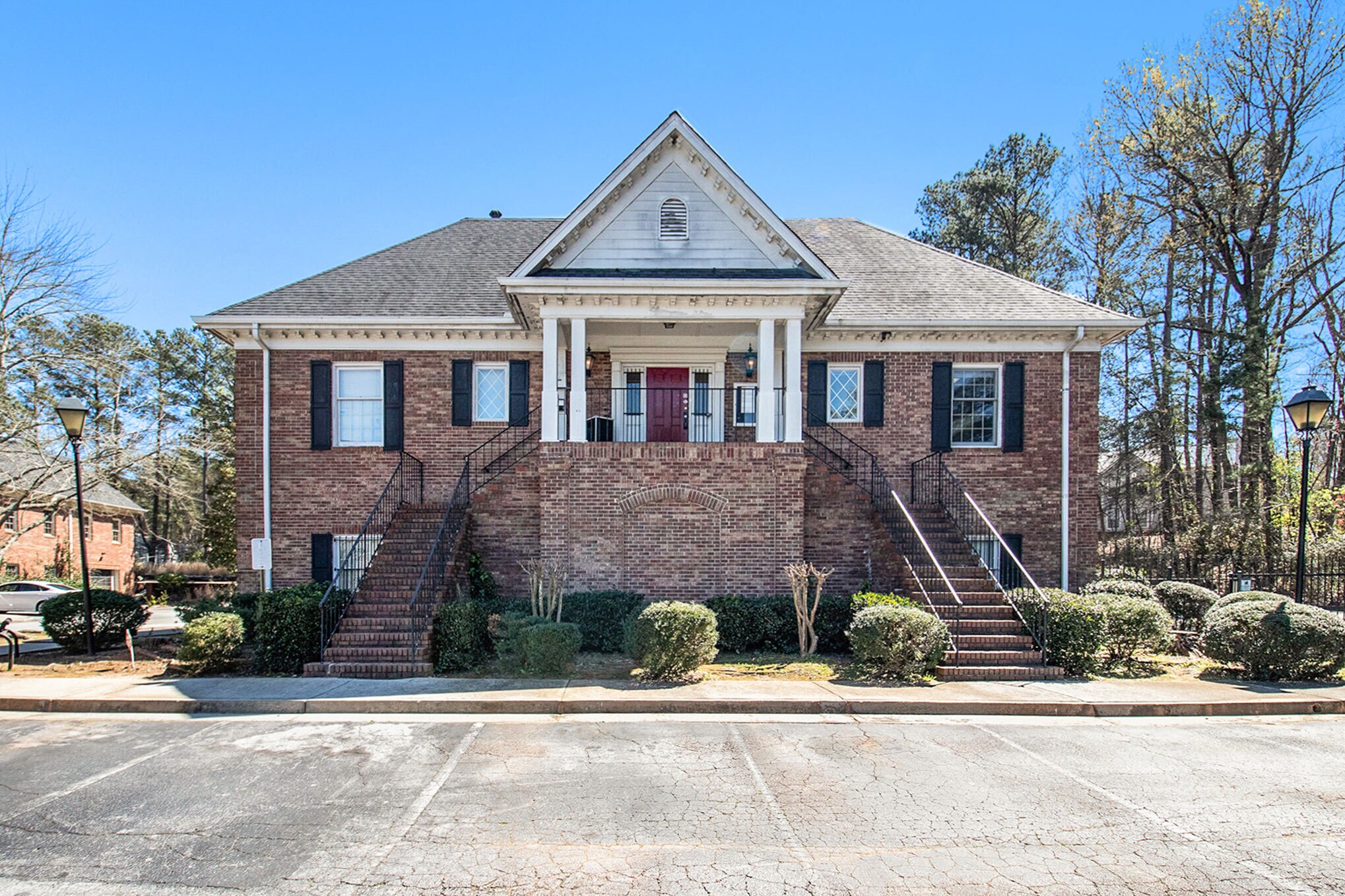 655 Village Square Dr, Stone Mountain, GA à louer Photo principale- Image 1 de 34