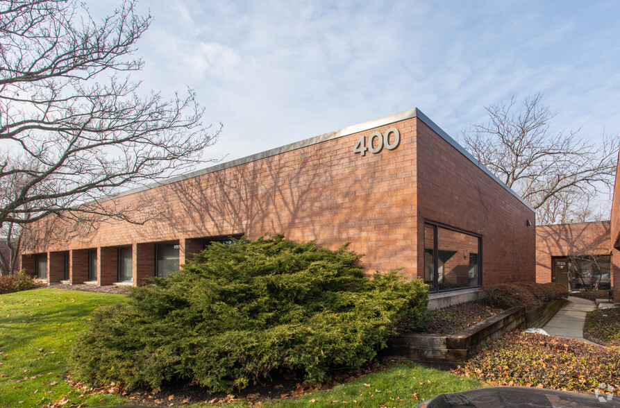 666 Dundee Rd, Northbrook, IL for sale - Building Photo - Image 2 of 5