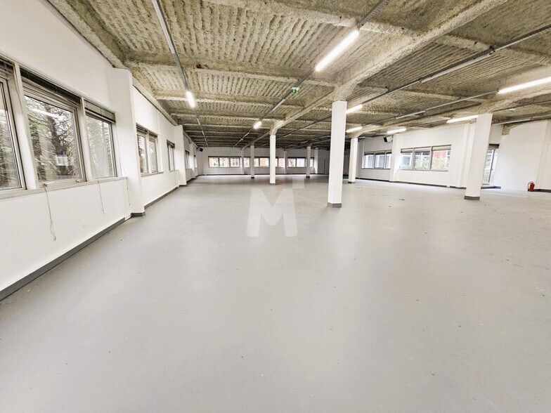 Office in Les Ulis for lease - Building Photo - Image 2 of 14