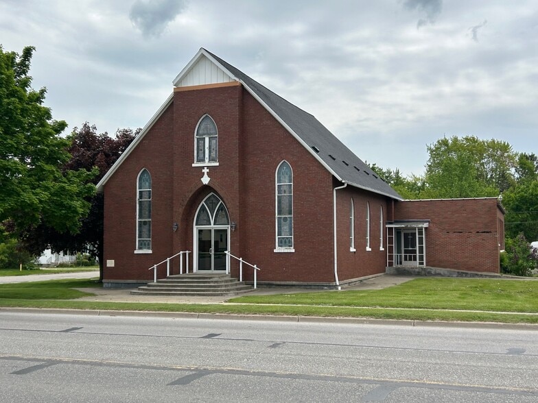 201 W State St, Scottville, MI à louer - Photo du bâtiment - Image 3 de 5