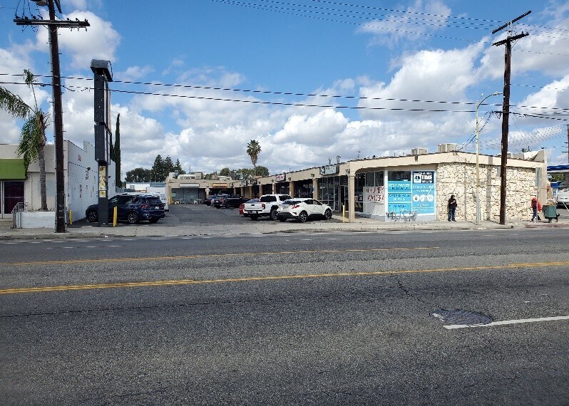6025 Reseda Blvd, Tarzana, CA for lease Primary Photo- Image 1 of 3