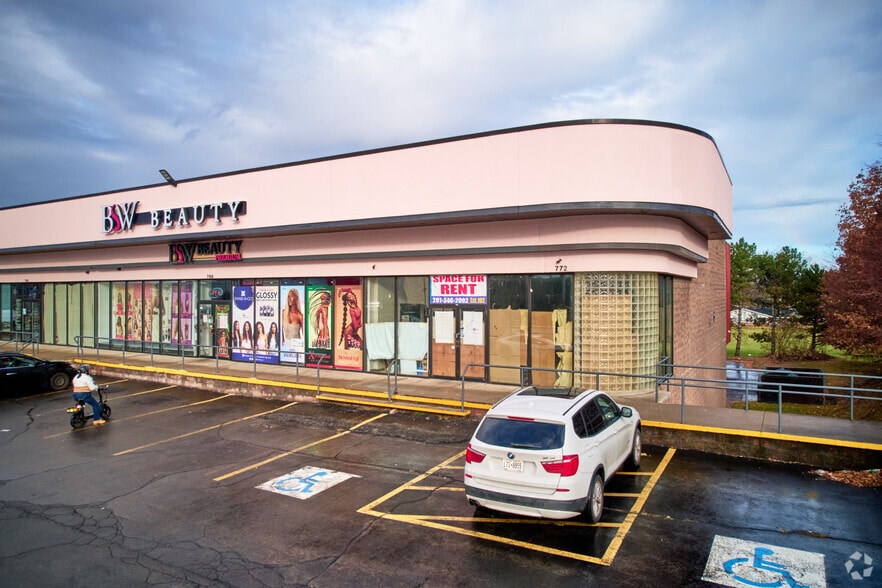 754-772 E Ridge Rd, Rochester, NY for lease - Building Photo - Image 2 of 2