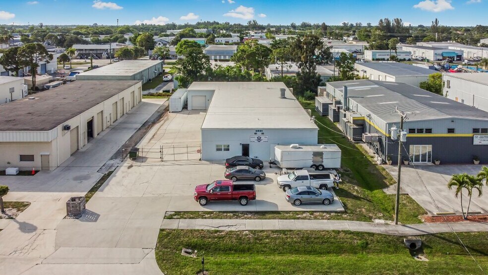 3231 SE Slater St, Stuart, FL à vendre - Photo du bâtiment - Image 2 de 28