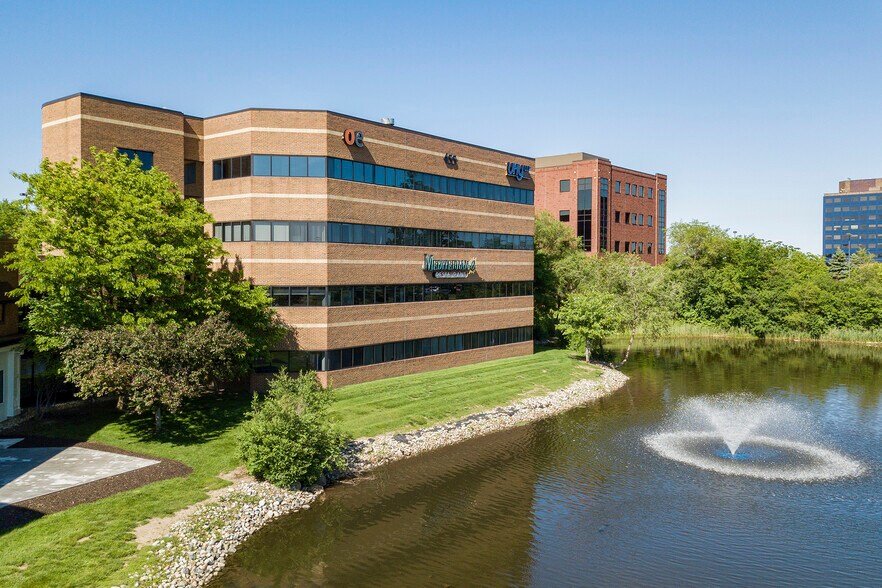 455 E Eisenhower Pky, Ann Arbor, MI à louer - Photo du bâtiment - Image 2 de 9