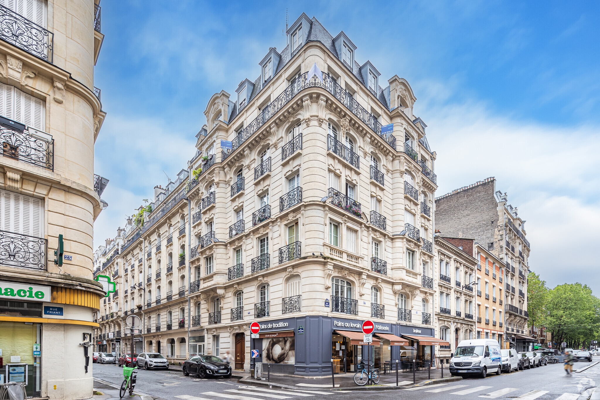 Rue Poirier De Narçay, Paris for sale Primary Photo- Image 1 of 3