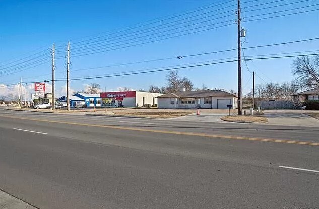 1014 W Main St, Jenks, OK à vendre - Photo du bâtiment - Image 2 de 4