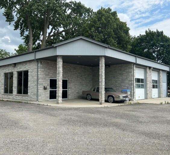 8 Metcalfe St E, Strathroy, ON à vendre - Photo du bâtiment - Image 3 de 5