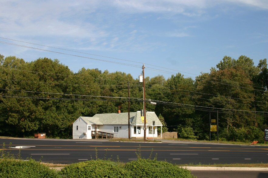 14100 Richmond Hwy, Woodbridge, VA à vendre - Photo du bâtiment - Image 2 de 3