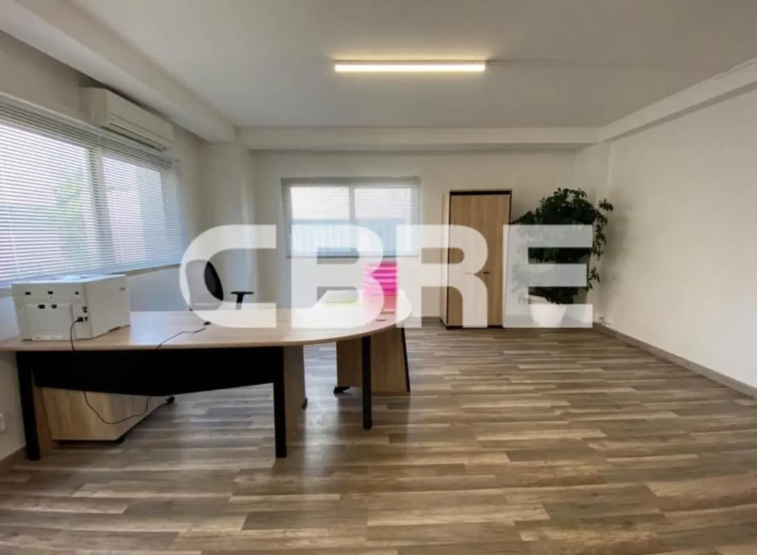 Office in Saint-Laurent-du-Var for lease Interior Photo- Image 1 of 10