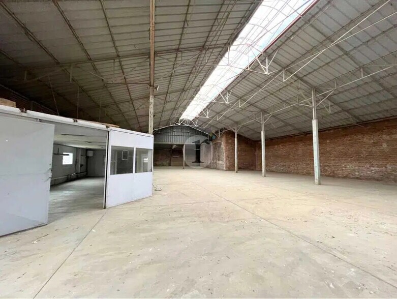 Industrial in LOMME for sale - Interior Photo - Image 2 of 6