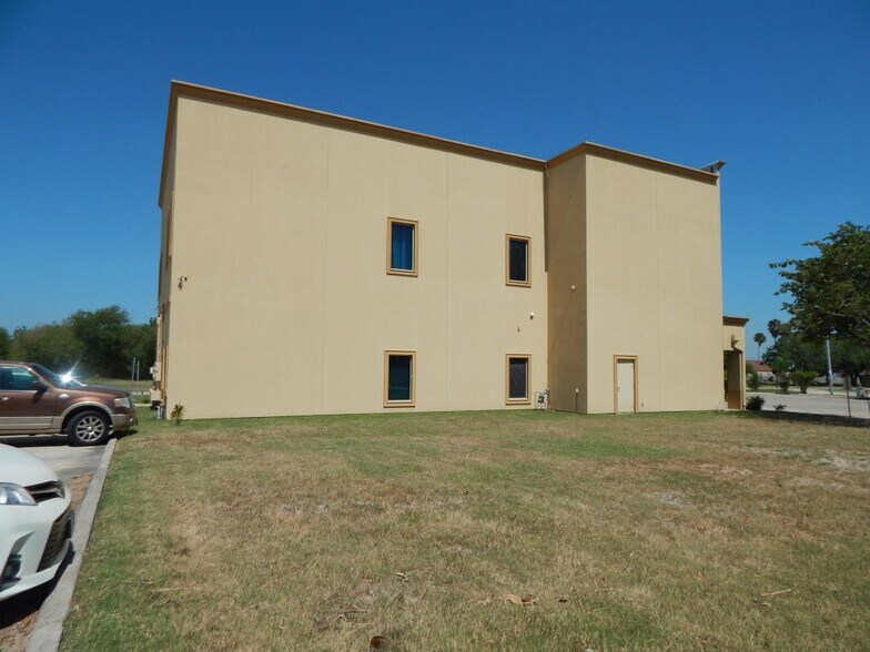 3701 W Business 83, Harlingen, TX à vendre - Photo du bâtiment - Image 3 de 32