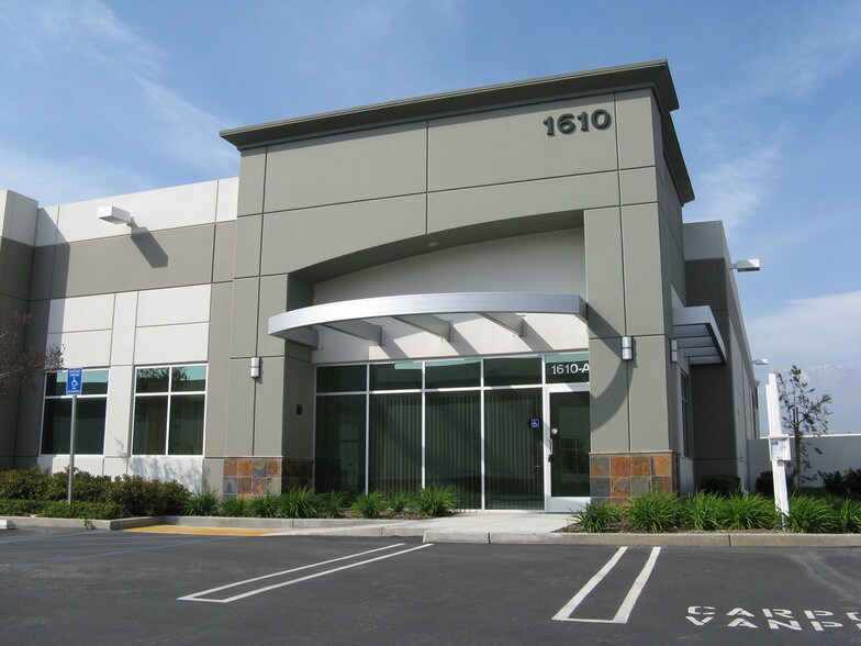 1610 S Grove Ave, Ontario, CA à louer - Photo du bâtiment - Image 3 de 23
