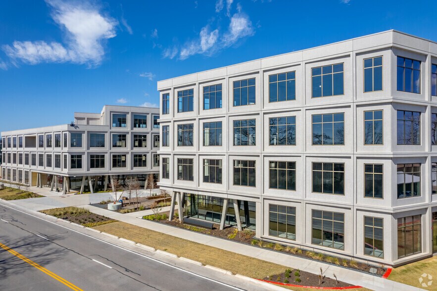 3232 E Cesar Chavez St, Austin, TX à louer - Photo du bâtiment - Image 3 de 34